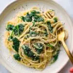 Spinach Spaghetti with Garlic Crumbs Recipe