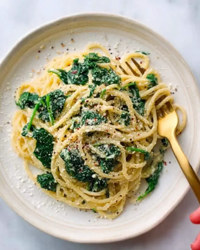 Spinach Spaghetti with Garlic Crumbs Recipe