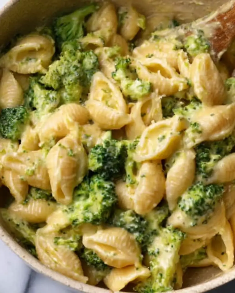 One Pot Healthy Broccoli Mac and Cheese Recipe