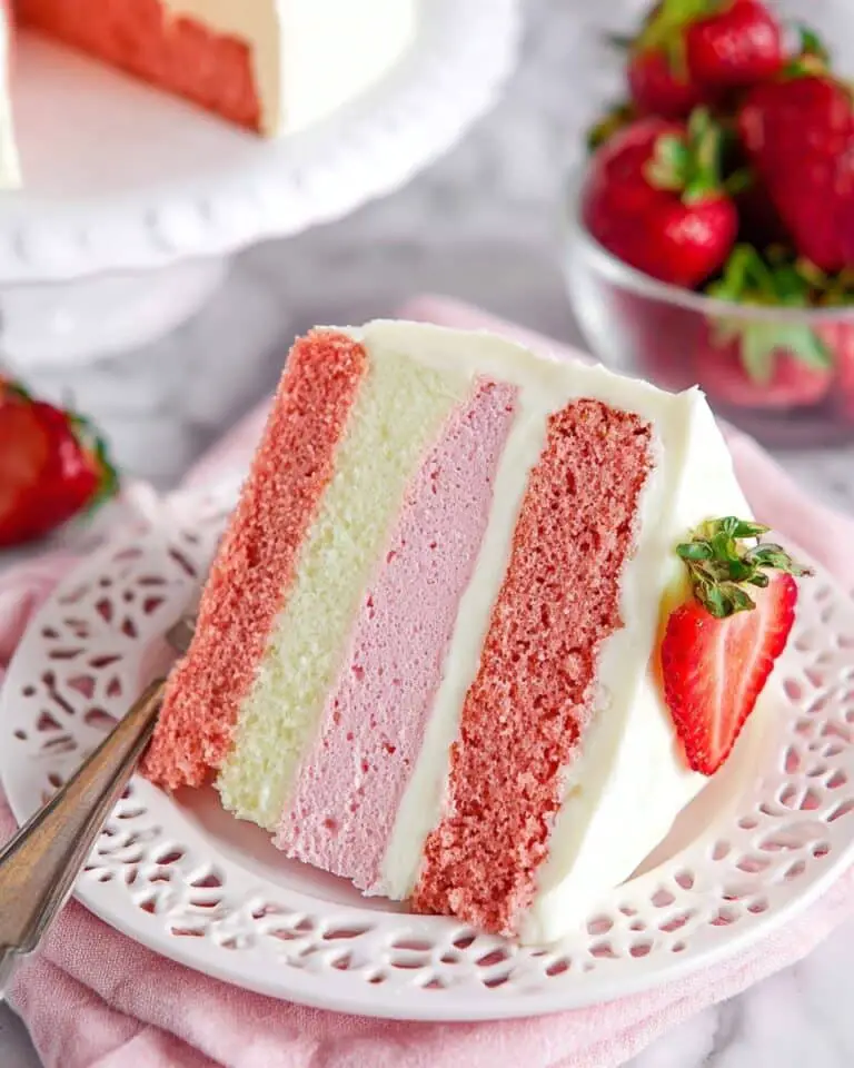 Strawberries and Cream Cheesecake Cake Recipe