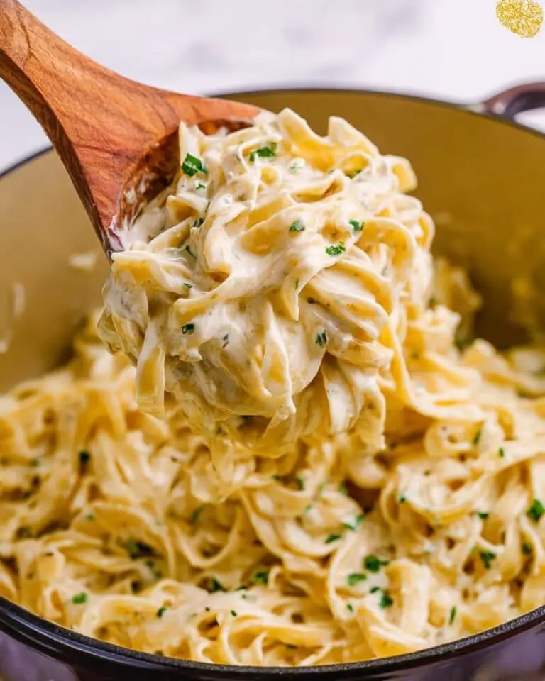 Crock Pot Creamy Garlic Chicken and Noodles Recipe
